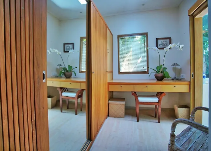 Bali Asri Batubelig Villa
